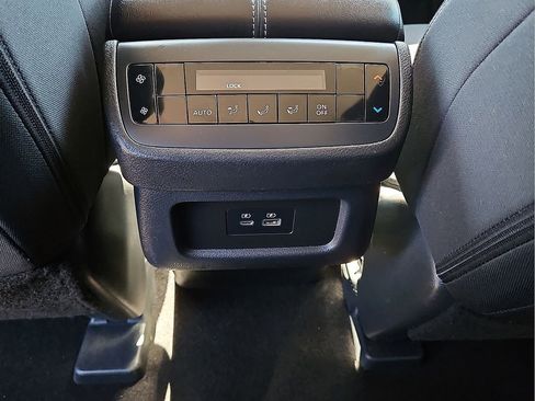 Used 2024 Nissan Pathfinder SV FWD image 13
