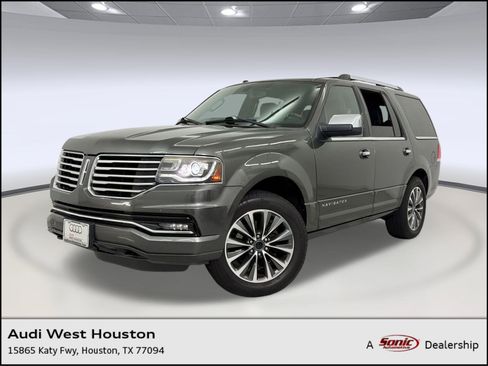 Used 2017 Lincoln Navigator Select RWD image 1