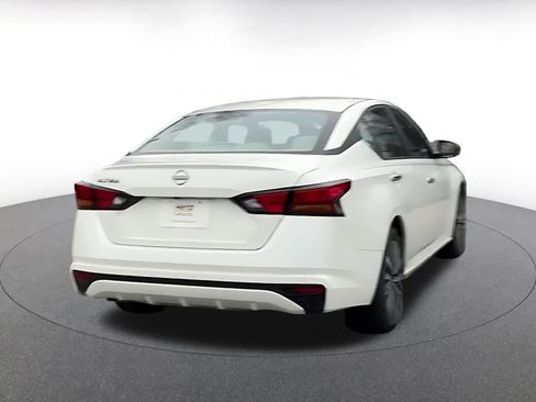 Used 2025 Nissan Altima 2.5 SV image 15