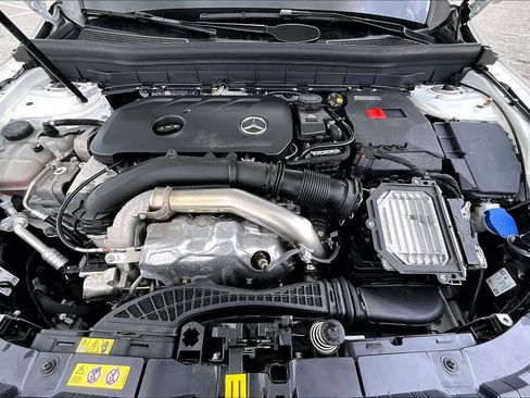 Used 2025 Mercedes-Benz GLB 250 image 32