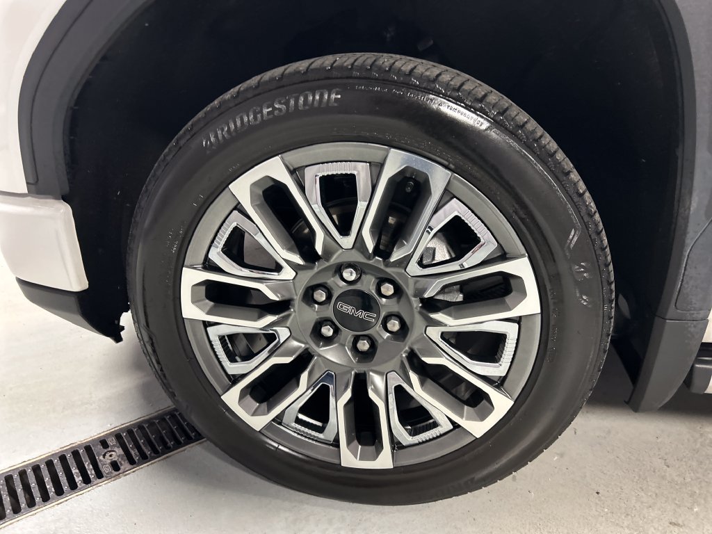 Used 2024 GMC Sierra 1500 Denali Ultimate AWD/4WD image 9