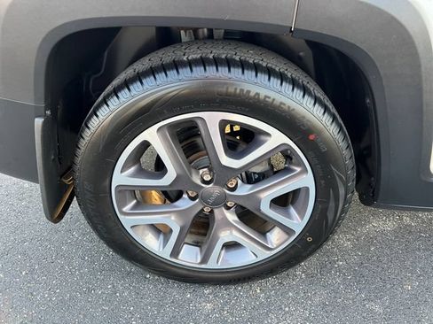 Used 2015 Jeep Renegade Latitude w/ Popular Equipment Group FWD image 8