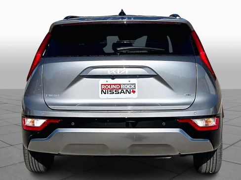 Used 2023 Kia Niro SX image 5