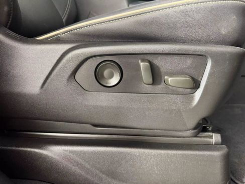 Used 2023 GMC Yukon SLT w/ SLT Luxury Package image 40