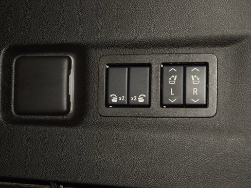 Used 2025 GMC Yukon XL Denali Ultimate w/ LPO, Floor Liner Package AWD/4WD image 27