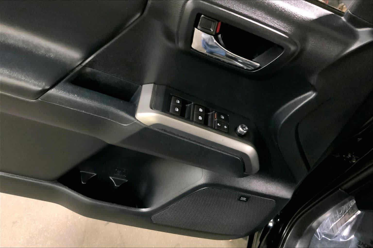 Used 2018 Toyota Tacoma Limited AWD/4WD image 36