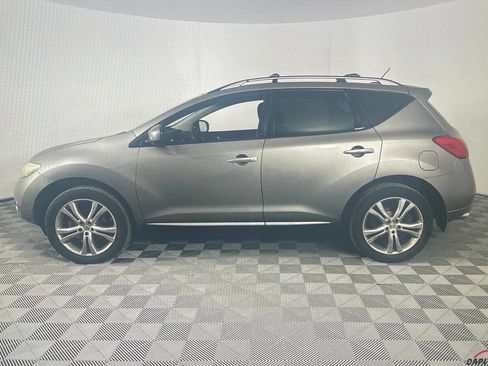 Used 2010 Nissan Murano LE w/ Navigation Pkg image 3