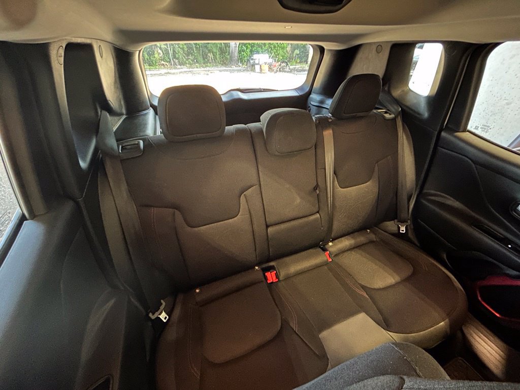 Used 2017 Jeep Renegade Trailhawk AWD/4WD image 31