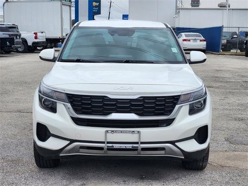 Used 2022 Kia Seltos LX image 2