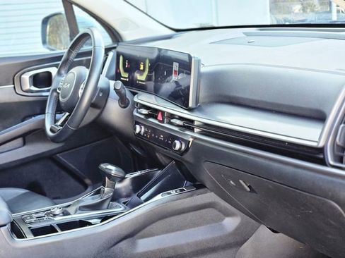 Used 2024 Kia Sorento S image 13