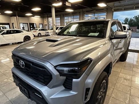Certified 2025 Toyota Tacoma TRD Sport AWD/4WD image 3
