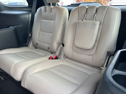 Used 2018 Ford Explorer XLT image 15