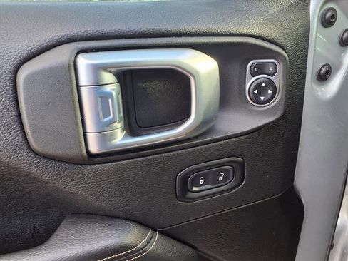 Used 2022 Jeep Gladiator Overland w/ Popular Equipment Package image 8