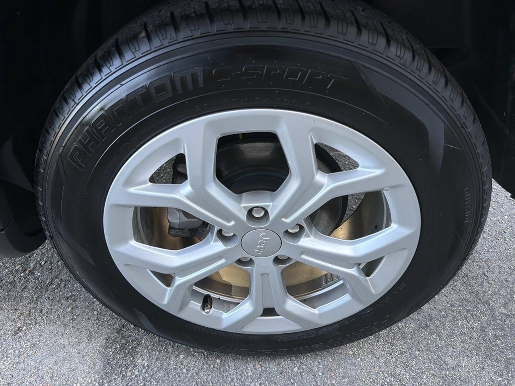 Used 2024 Jeep Compass Latitude AWD/4WD image 25