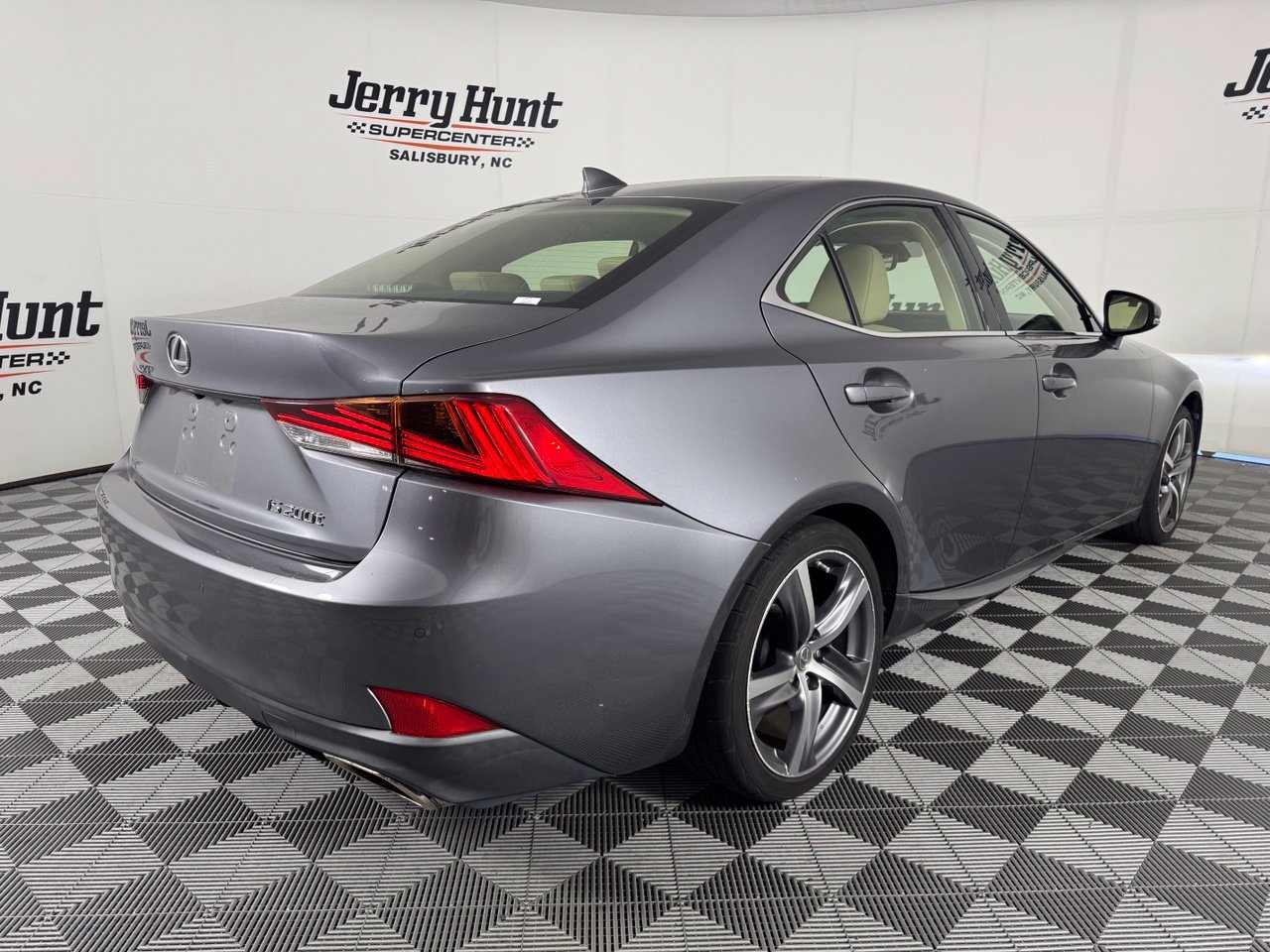 Used 2017 Lexus IS 200t w/ Premium Package RWD image 7