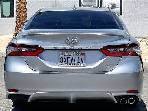Used 2021 Toyota Camry SE FWD image 3