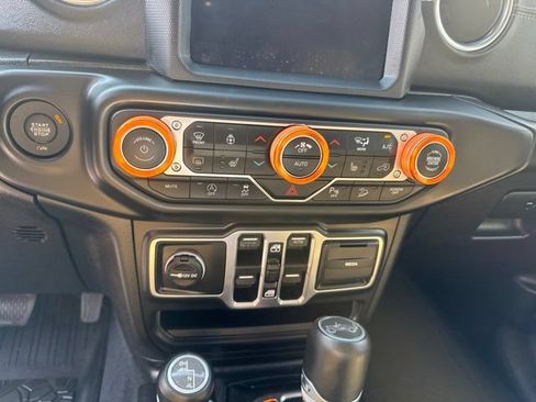 Used 2018 Jeep Wrangler Unlimited Sahara AWD/4WD image 29