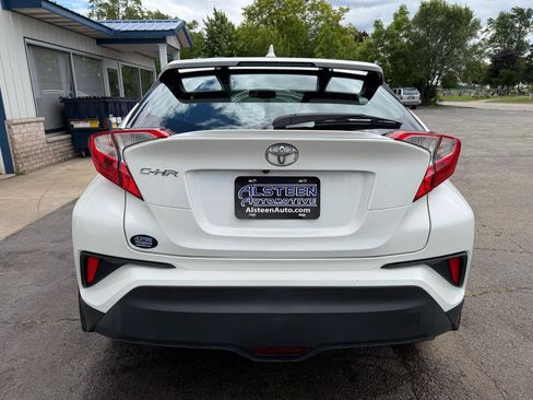 Used 2018 Toyota C-HR XLE FWD image 4