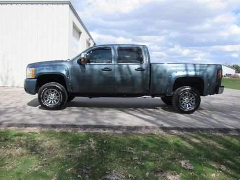 Used 2007 Chevrolet Silverado 2500 LT w/ 1LT Convenience Package AWD/4WD image 3