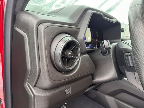 Used 2023 Chevrolet Colorado Trail Boss w/ Technology Package image 14