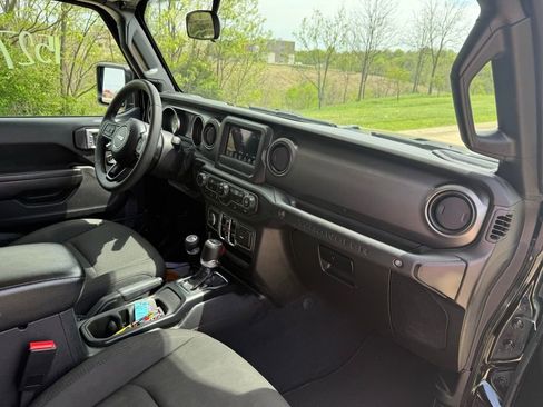 Used 2023 Jeep Wrangler Unlimited Sport AWD/4WD image 22