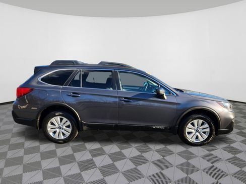 Used 2019 Subaru Outback 2.5i Premium image 6