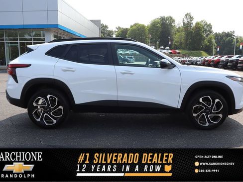 Used 2024 Chevrolet Trax RS w/ Driver Confidence Package FWD image 1
