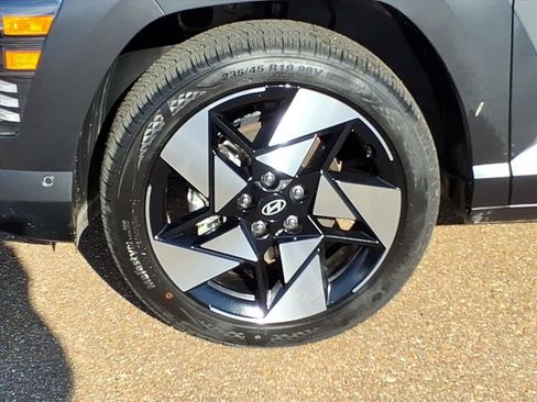 Used 2025 Hyundai Kona Limited image 9