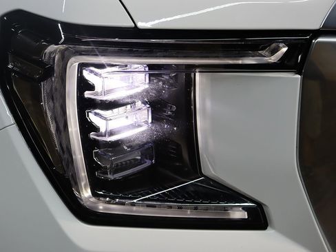 Used 2023 GMC Yukon Denali AWD/4WD image 12