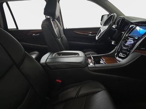 Used 2016 Cadillac Escalade Luxury AWD/4WD image 10