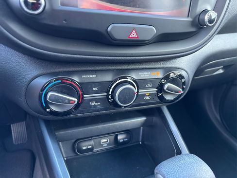 Certified 2025 Kia Soul LX image 27