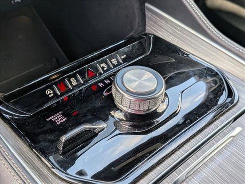 Used 2024 Jeep Wagoneer L Series II w/ Flexible Seating Group image 13