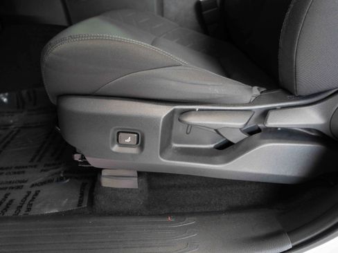 Used 2025 Toyota Tacoma SR5 AWD/4WD image 12