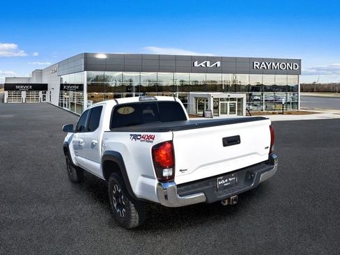 Used 2018 Toyota Tacoma TRD Off-Road AWD/4WD image 5