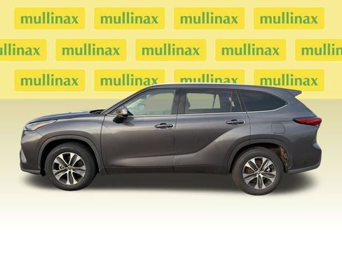 Used 2022 Toyota Highlander XLE image 5