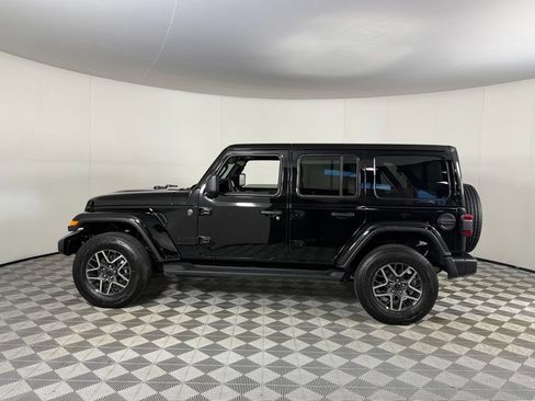 Used 2026 Jeep Wrangler Unlimited Sahara AWD/4WD image 11