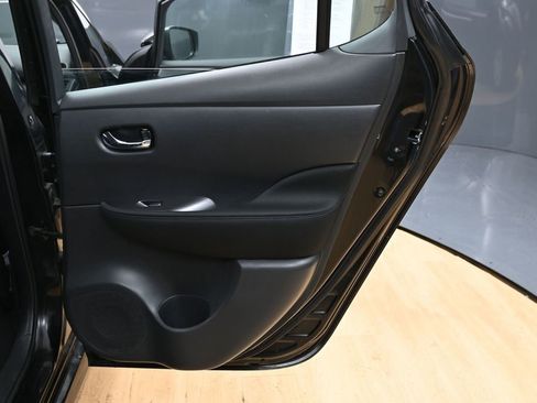Used 2023 Nissan Leaf S image 34