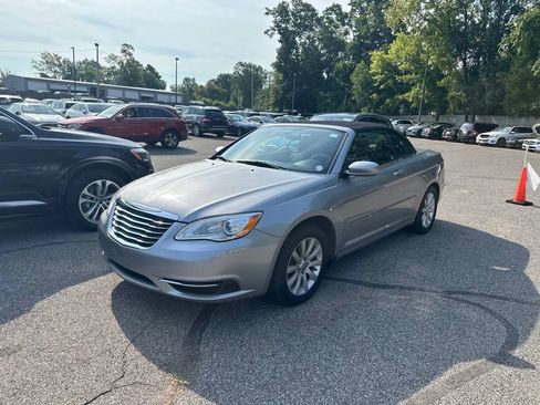 Used 2013 Chrysler 200 Touring FWD image 1