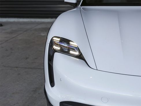 Certified 2022 Porsche Taycan 4 Cross Turismo image 11