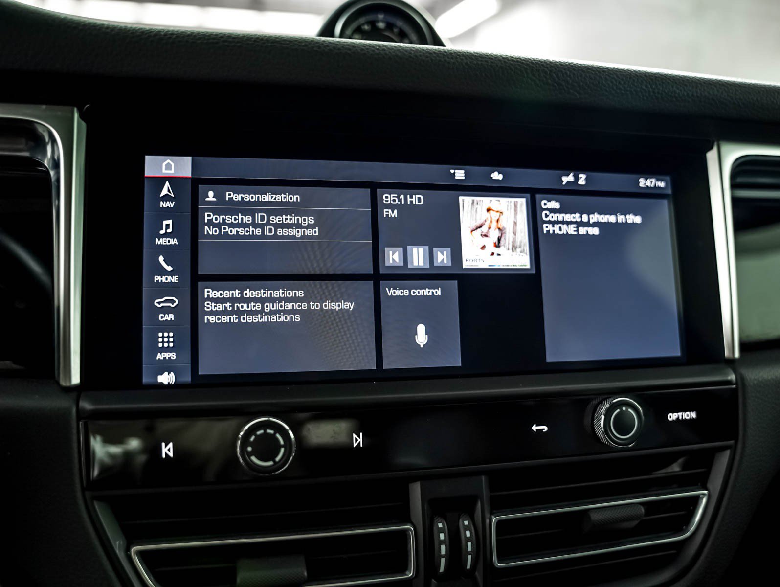 Certified 2024 Porsche Macan AWD/4WD image 23