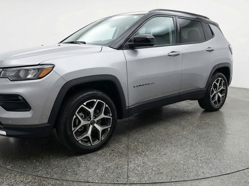 Used 2025 Jeep Compass Limited image 3