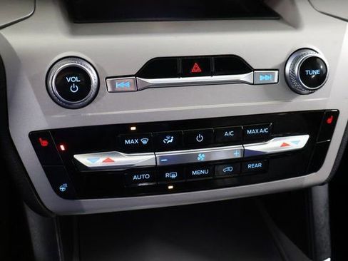 Used 2024 Ford Explorer XLT w/ Equipment Group 202A image 22