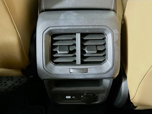 Used 2023 Volkswagen Tiguan SE FWD image 28