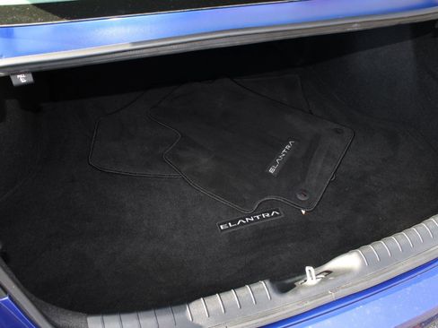 Used 2022 Hyundai Elantra Blue image 8