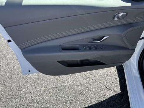New 2025 Hyundai Elantra SEL image 10