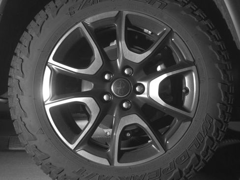 Used 2025 Jeep Compass Trailhawk AWD/4WD image 18