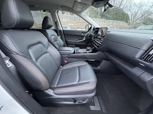Used 2022 Nissan Pathfinder SL image 10