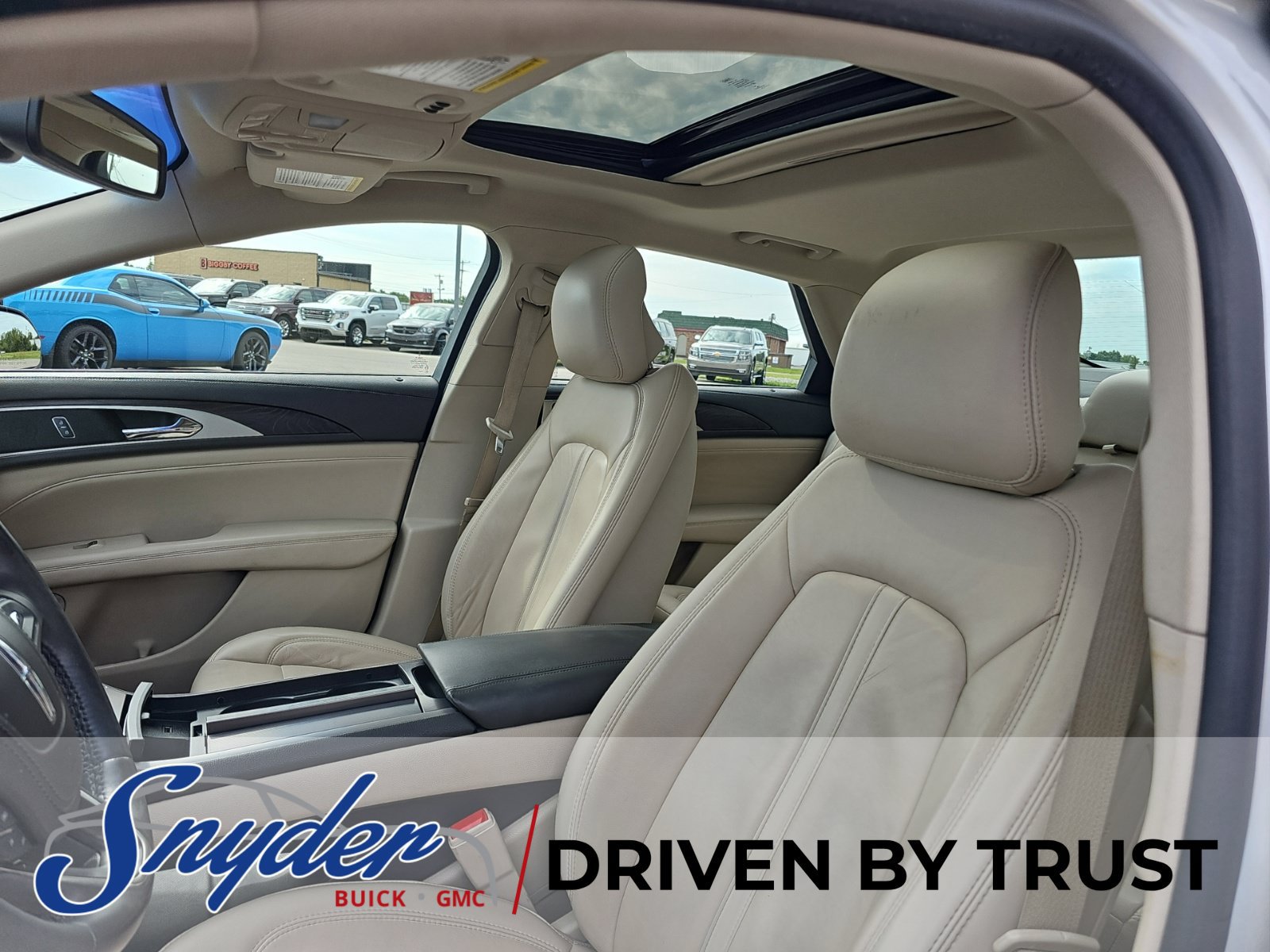 Used 2018 Lincoln MKZ Select w/ Select Plus Package AWD/4WD image 11