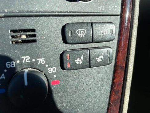 Used 2005 Volvo XC70 image 36