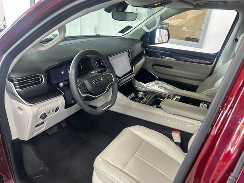 Used 2024 Jeep Wagoneer 4WD w/ Premium Group I image 3